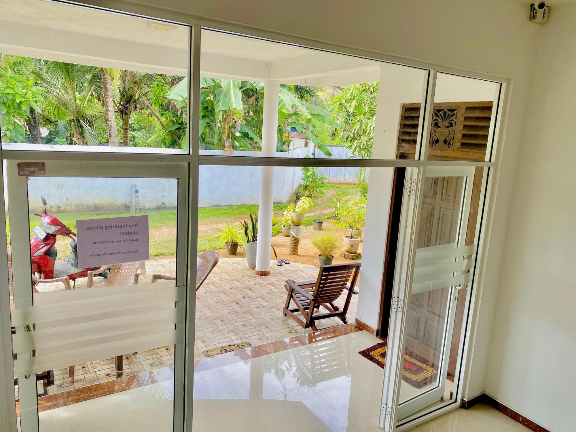 فيليغاما Sasmika Villa Surf And Yoga Hostel المظهر الخارجي الصورة